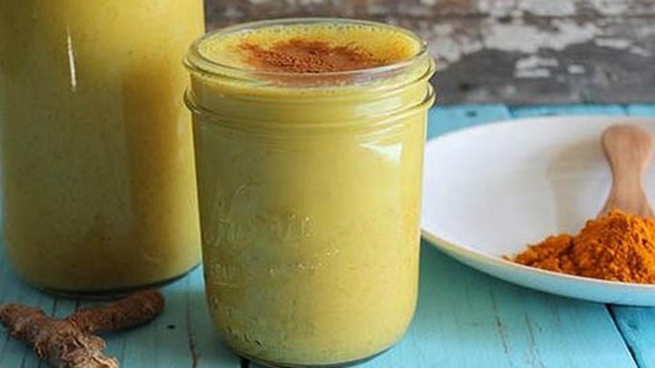 Minum susu kunyit