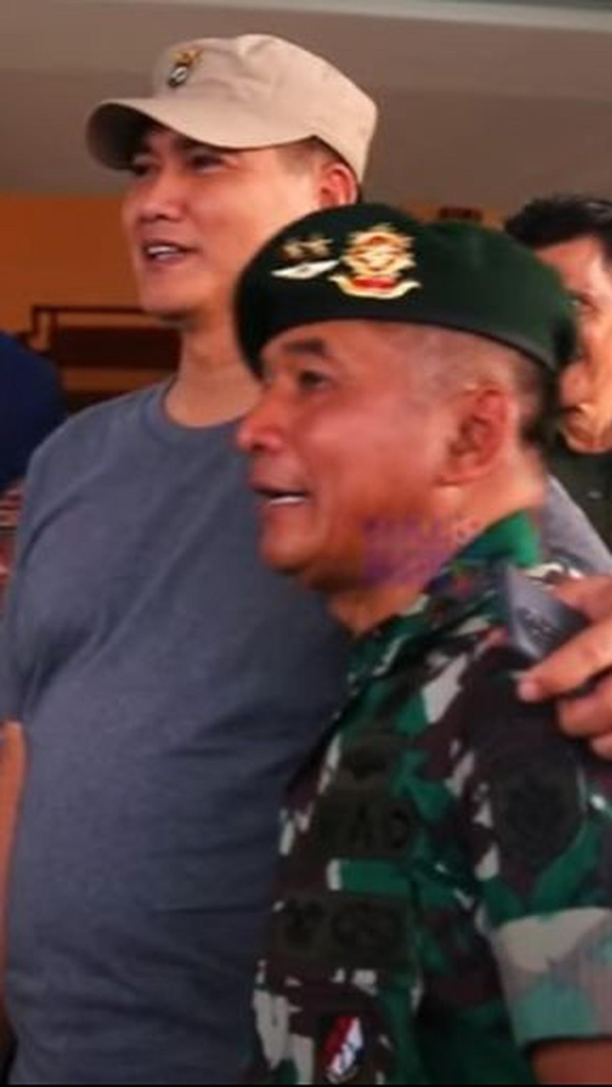 "Saat Letda sama-sama ngalamin dikasih rezeki, ngalamin divisi 1, divisi 2 dan divisi 3," saut Mayjen Kunto.<br>