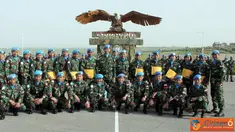 Citizen6, Kongo: Prajurit foto bersama komandan Indobatt setelah upacara bendera. (Pengirim: Badarudin Bakri Badar)
