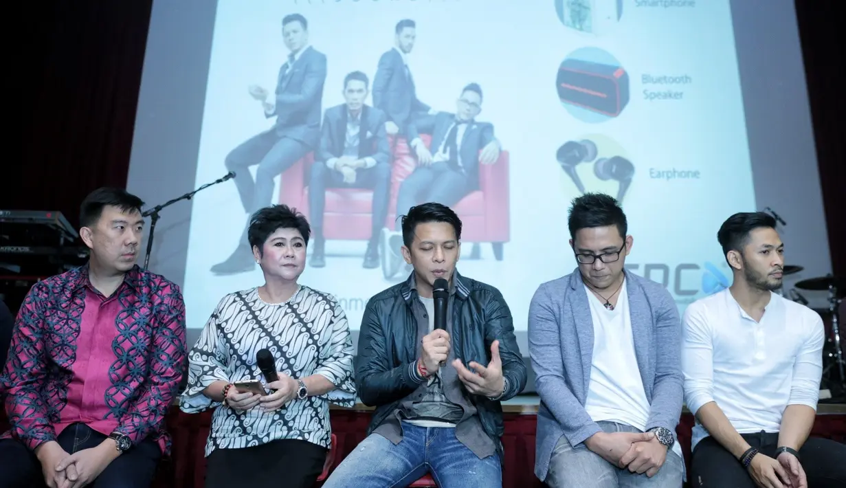 Ariel sang pentolan grup musik tersebut mengatakan, bahwa menjual musik tidak hanya melalui fisik. Tidak menutup kemungkinan, membuat aplikasi khusus dalam menjual karya-karya musiknya. (Adrian Putra/Bintang.com)