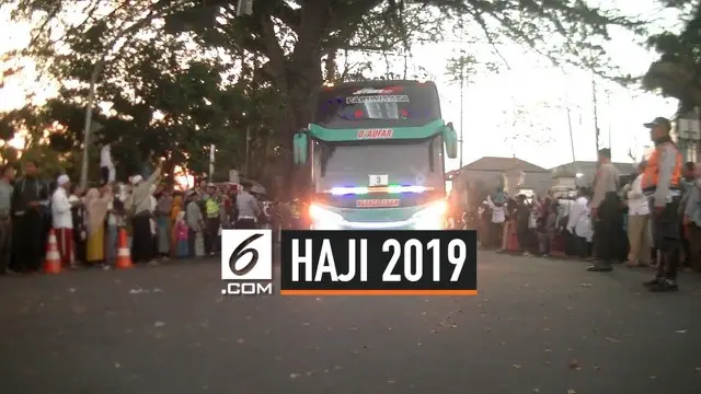 VIDEO: Bus Jemaah Haji Tabrak Pagar, 1 Pengantar Tewas