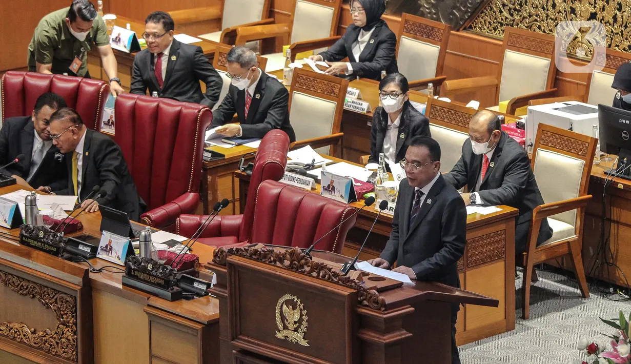 Wakil Ketua DPR Sufmi Dasco Ahmad menyampaikan pidato saat Rapat Paripurna ke-17 Masa Persidangan III Tahun Sidang 2022-2023 di Kompleks Parlemen, Senayan, Jakarta, Kamis (16/2/2023). Pidato yang dibacakan oleh Wakil Ketua DPR Sufmi Dasco Ahmad menyampaikan masa reses untuk menyerap aspirasi masyarakat dari tanggal 17 Februari hingga 13 Maret 2023.(Liputan6.com/Faizal Fanani)