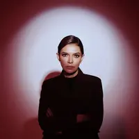 Najwa Shihab melangkah ke karpet merah gala premier Buya Hamka di Jakarta pekan ini. Usai menonton, ia memetik banyak hikmah dari film tersebut. (Foto: Dok. Instagram @najwashihab)