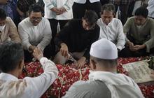 Unggahan Terbaru Najwa Shihab Usai Suami dan Anak Satu Liang Kubur: Kini Mereka Saling Berdekapan