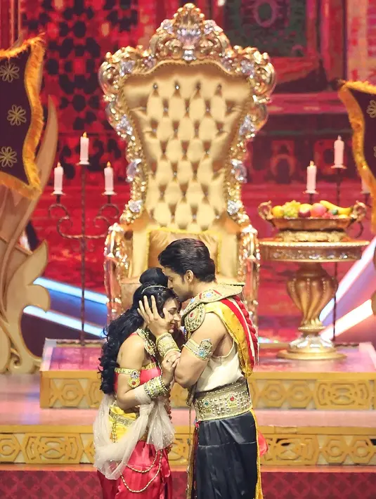 “Jika aku makanan, aku gemblong puncak, kalau kamu mau mendapatkannya kamu harus ke perempatan Ciawi,” sambung Nandini. (Bambang E.Ros/Bintang.com)