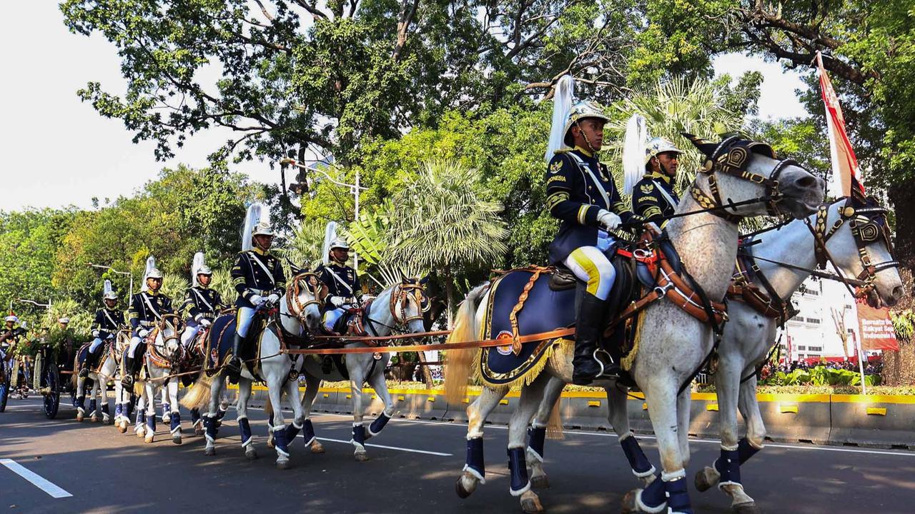 FOTO: Kirab Merah Putih Warnai HUT ke-80 RI di Jakarta