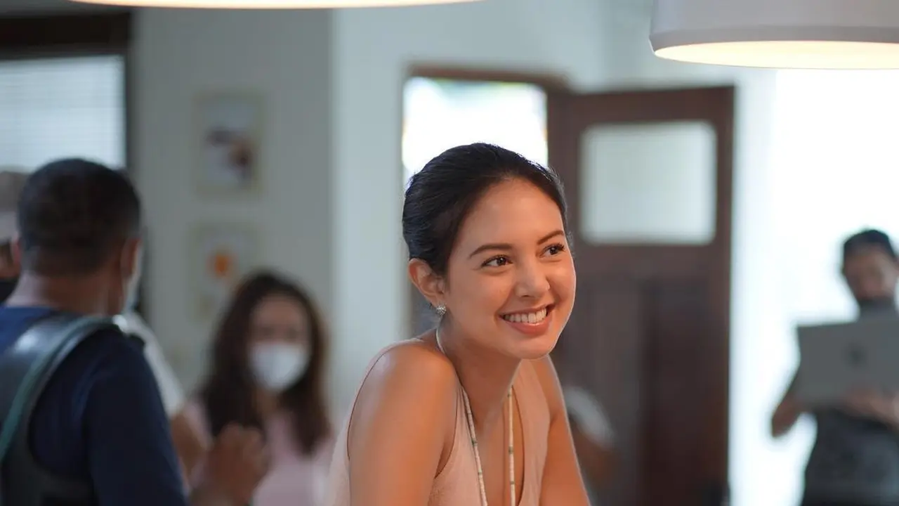 8 Pesona Cantik Natural Aurelie Moeremans dengan No Makeup Makeup Look yang Tak Lepas dari Pujian