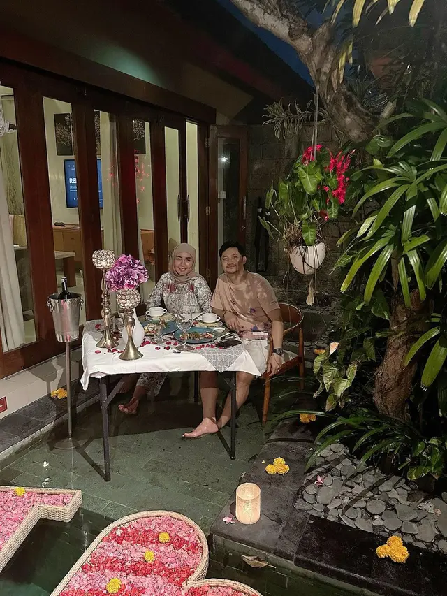 Potret Angga Wijaya Honeymoon Lagi dengan Istri, Berdua Tanpa Anak
