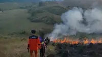 ​ 10 Hektare Savana Kawah Wurung Bondowoso Terbakar