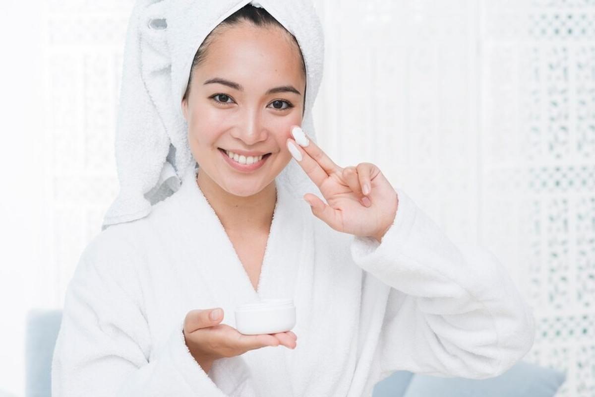 15 Moisturizer untuk Kulit Berminyak