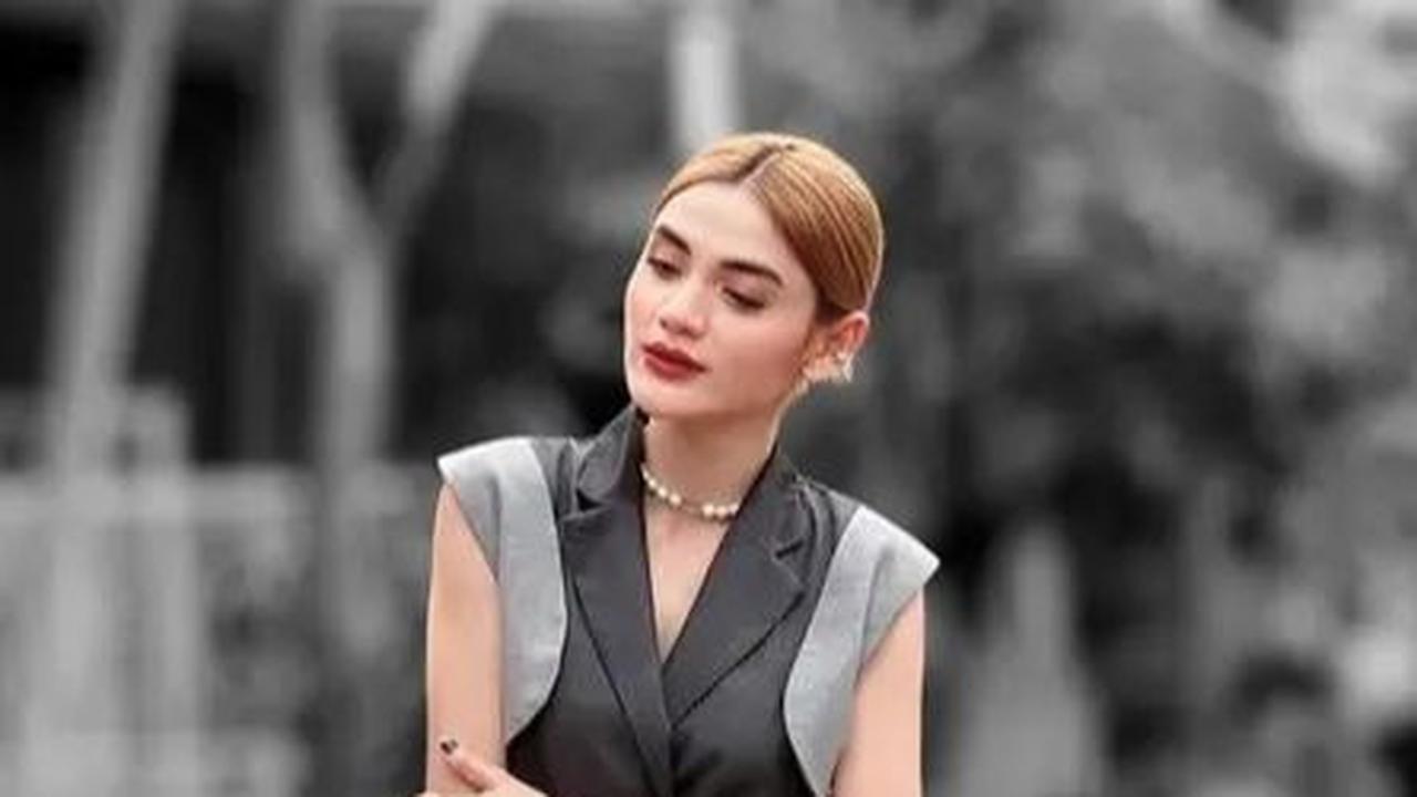 6 Penampilan Terkini Hilda Vitria, Dikatakan Semakin Menyerupai Boneka Barbie
