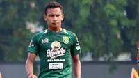 Osvaldo Haay semakin percaya diri setelah mencetak dua gol untuk Persebaya. (Bola.com/Aditya Wany)