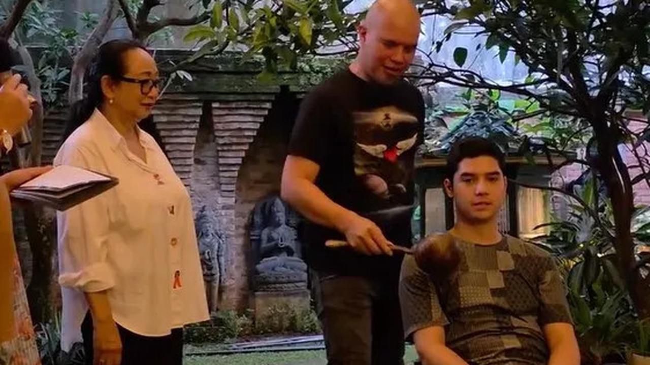 7 Potret Al Ghazali Latihan Siraman dengan Ahmad Dhani, Ekspresi Wajahnya Jadi Sorotan