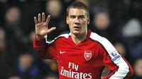 Arsenal&#039;s Danish forward Nicklas Bendtner celebrates scoring against Hull City during their English Premier League match on January 17, 2009 at The Kingston Communications Stadium, in Hull. AFP PHOTO/ PAUL ELLIS