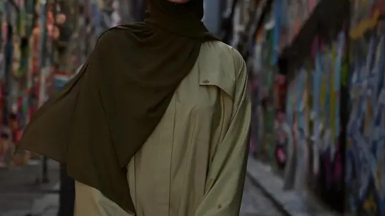 8 Model Gamis Kekinian Paula Verhoeven, Berkelas untuk Wanita dengan Tinggi di Atas 170 cm