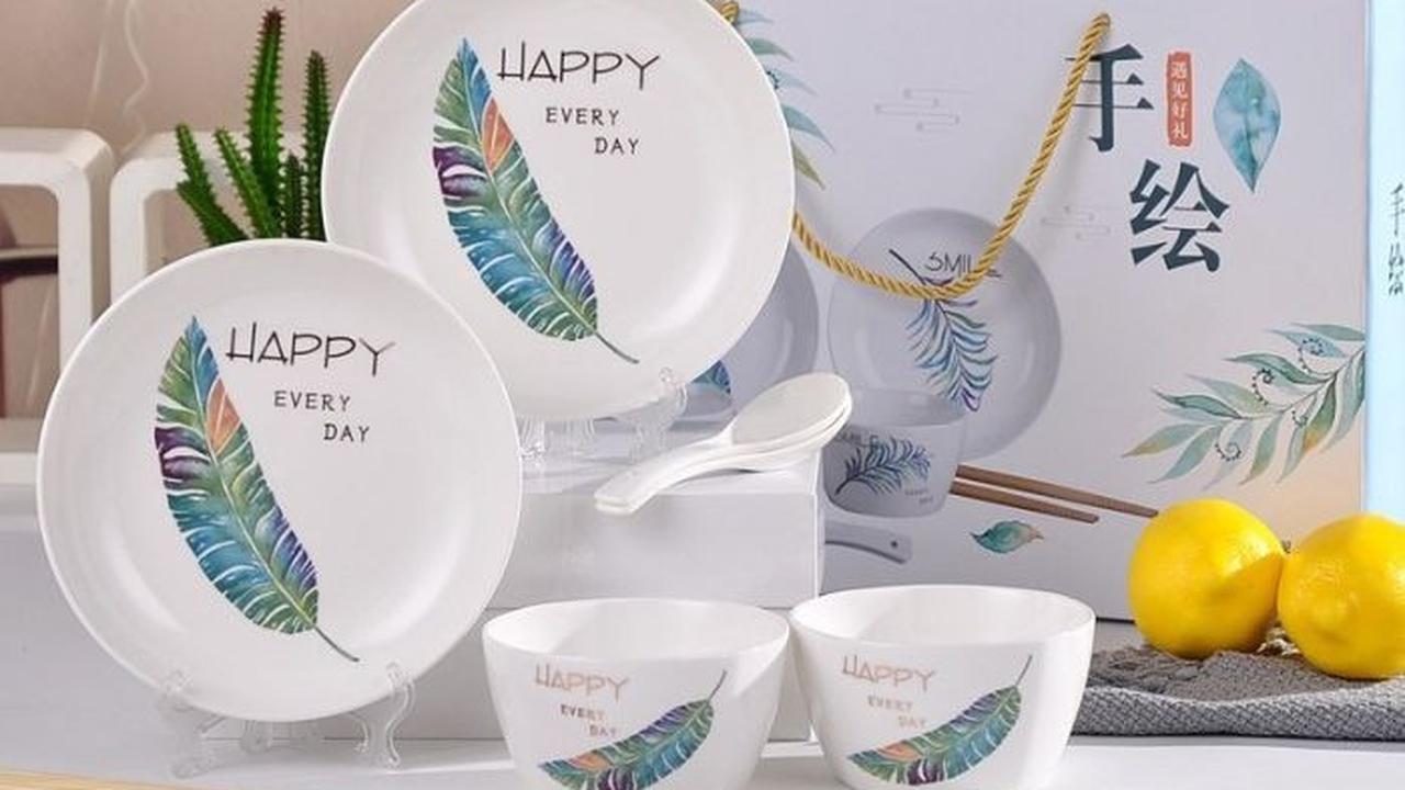 2. Hampers Alat Makan: Kecantikan dan Kegunaan dalam Satu Paket