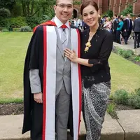 Seorang Dokter dan Dosen, Ini 6 Potret Suami Astrid Tiar yang Jarang Tersorot (Sumber: Instagram/@astridtiar127)