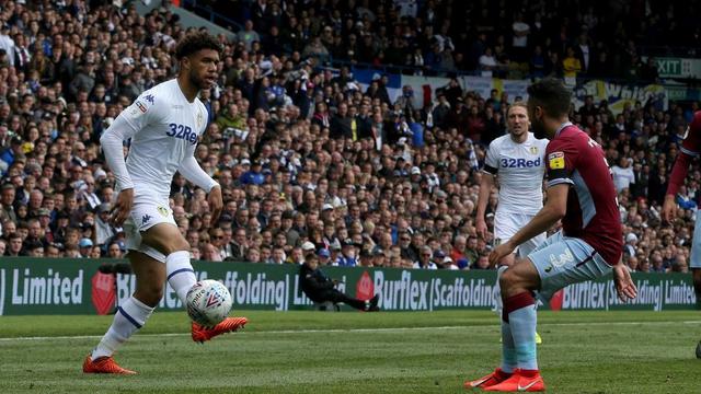 10 Menit Kekacauan Pada Laga Leeds United Vs Aston Villa Inggris Bola Com