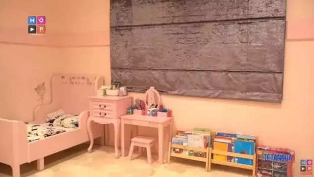 Potret kamar tidur Thalia dan Thania anak Sarwendah dan Ruben Onsu (Sumber: YouTube/ MOP Channel)