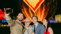 6 Potret Keseruan James Gunn dan Cast Superman di Manila, Sapa Penggemar hingga Berpose di Jeepney Istimewa