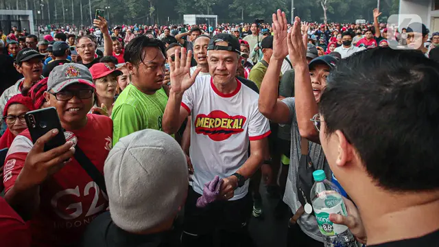 Ganjar Pranowo Sapa Warga saat Olahraga di SUGBK