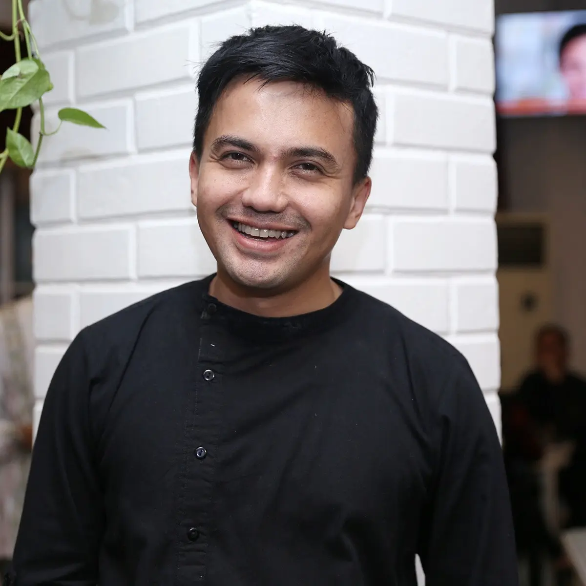 Pelajaran Positif dari Sahrul Gunawan, Alasan Selalu Tersenyum kepada Orang  Lain - Entertainment Fimela.com