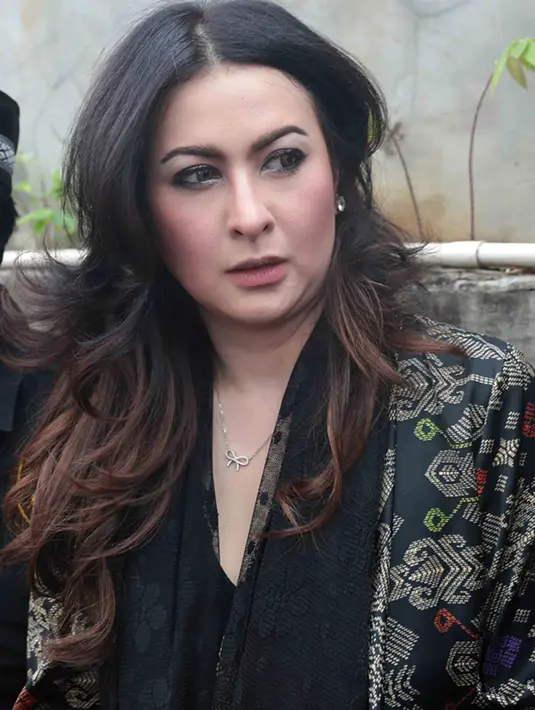 Menjadi lawan main Eko DJ di serial TV Jinny Oh Jinny, Diana Pungky mengingat EKo DJ sebagai orang baik dan sangat disiplin. Diakui Diana Pungky, Eko DJ seringkali hadir lebih dulu di lokasi  syuting. (Deki Prayoga/Bintang.com)