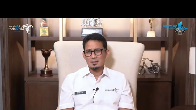 Sandiaga Uno memberikan pesan dalam acara Wisuda Universitas Mercu Buana.