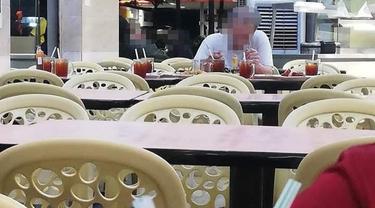 Seorang pria pesan makan malam untuk delapan orang, ternyata untuk makan sendiri