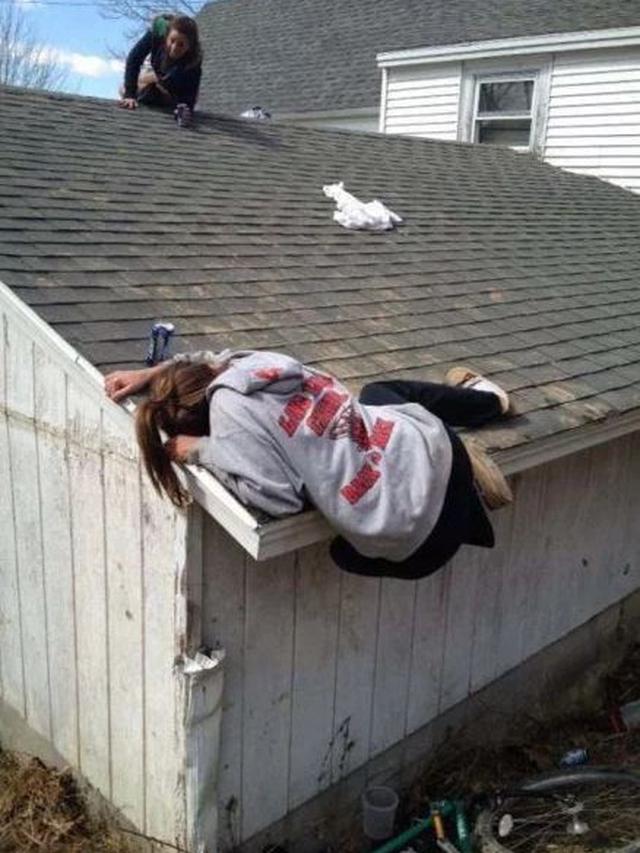 kelakuan konyol orang saat mabuk (foto: usn.co.ba)