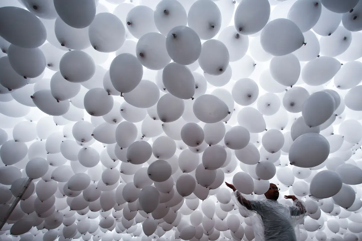 Ribuan Balon Dilepas di Langit Brasil