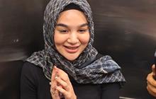 Tebar Senyum, Gaya Artis FTV Hana Hanifah usai Diperiksa Korupsi SPPD Fiktif DPRD Riau
