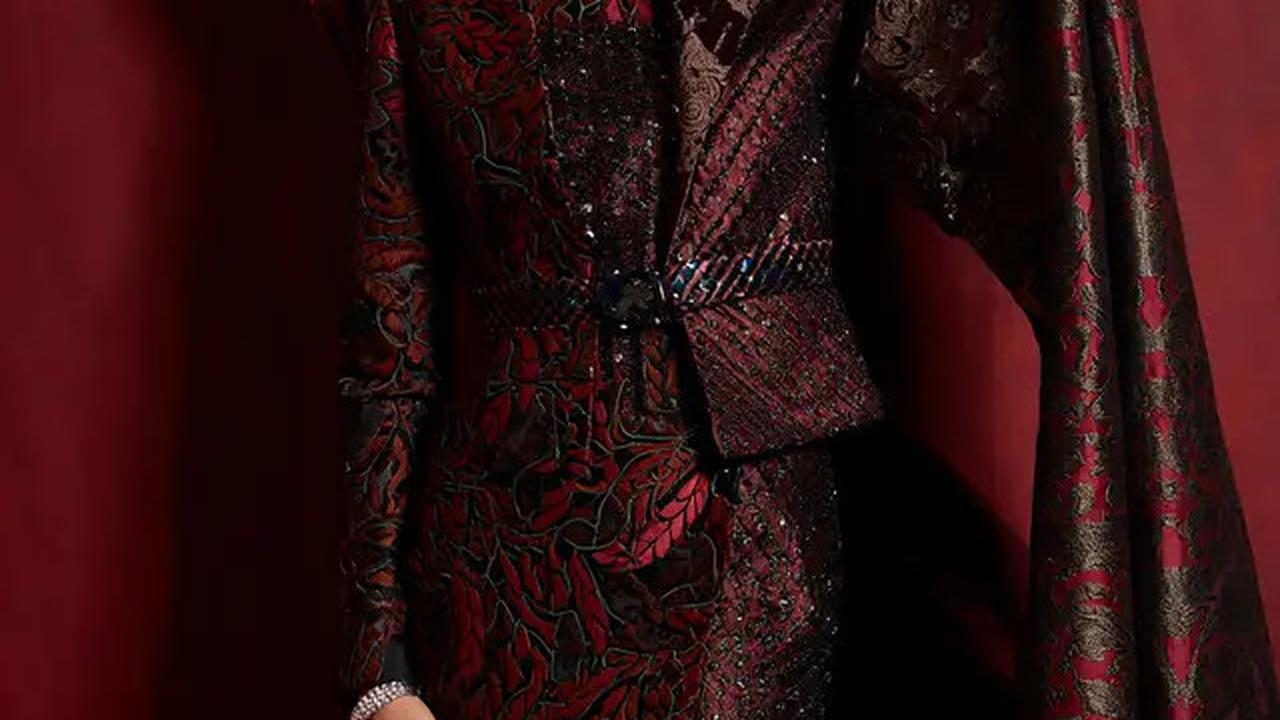 7 Dress Batik Kombinasi Brokat Belah Samping Terbaru 2025 dengan Sentuhan Modern Elegan