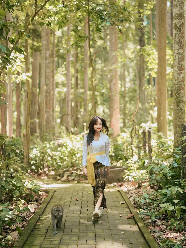 8 Model Kebaya Simple Tapi Elegan dari Titiek Soeharto, Aaliyah Massaid, hingga Dian Sastrowardoyo