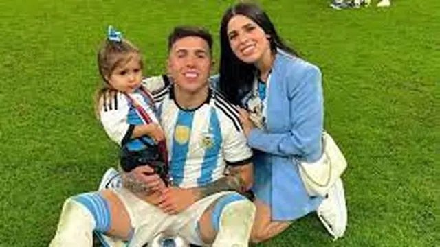 Potret Enzo Fernandez bersama istri dan anaknya (Sumber: Mengerti.id)
