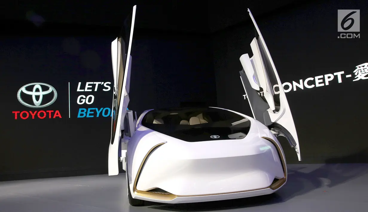 Sebuah mobil Toyota Concept-i diperkenalkan pada GAIKINDO Indonesia International Auto Show (GIIAS) 2018 di ICE BSD, Tangsel (2/8). Concept-i memiliki desain yang dinamis dengan interior futuristik dan pintu model scissor. (Liputan6.com/Fery Pradolo)