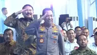 Jaksa Agung ST Burhanuddin dan Kapolri Listyo Sigit duduk bersebelahan. (Tangkapan layar Youtube Sekretariat Presiden)