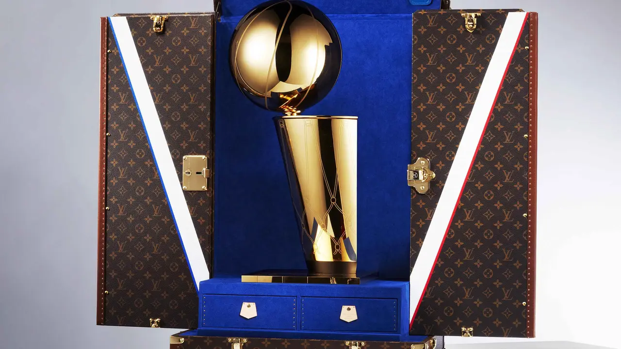 Louis Vuitton Hadirkan Koper Ekslusif yang Mewah untuk Piala NBA Larry O'Brien