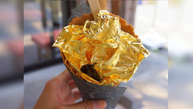 Es Krim Mewah Berlapis Lembaran Emas  Murni Rasanya 