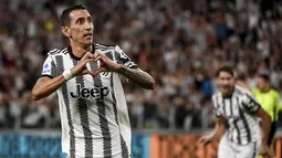 Gelandang Juventus, Angel Di Maria berselebrasi setelah mencetak gol ke gawang Sassuolo pada pertandingan Liga Serie A Italia di stadion Juventus di Turin (15/8/2022). Juventus menang atas Sassuolo 3-0. (Marco Alpozzi/LaPresse via AP)