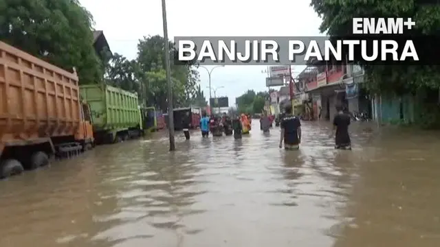 Akibat hujan deras semalaman jalur pantura di Pasuruan lumpuh direndam banjir. Banjir juga melumpukan kegiatan perekonomian di kabupaten tersebut.