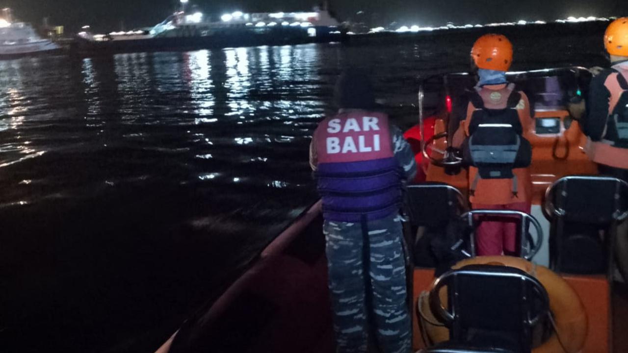 Pelampung Ditemukan di Pantai Boom, Petugas Disebar Cari Penumpang KMP Tunu Pratama di Perairan Banyuwangi