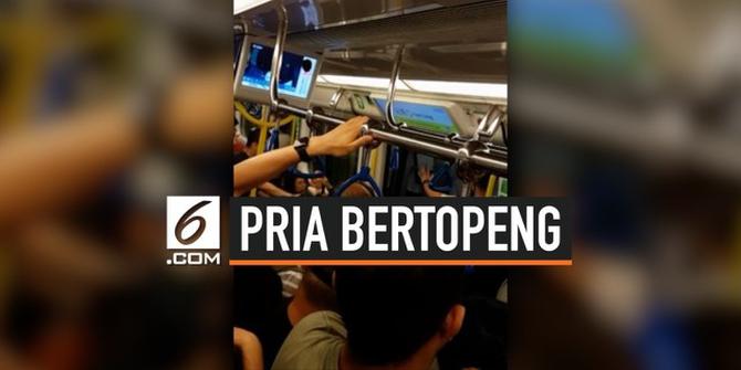 VIDEO: Pria Bertopeng Serang Pendemo di MRT Hong Kong
