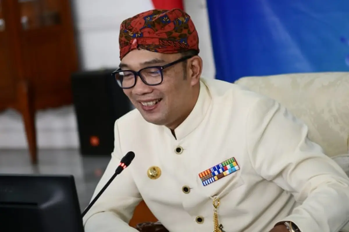 Hadiahi Lansia Ayam Usai Divaksin, Ridwan Kamil Apresiasi Aparat Kreatif