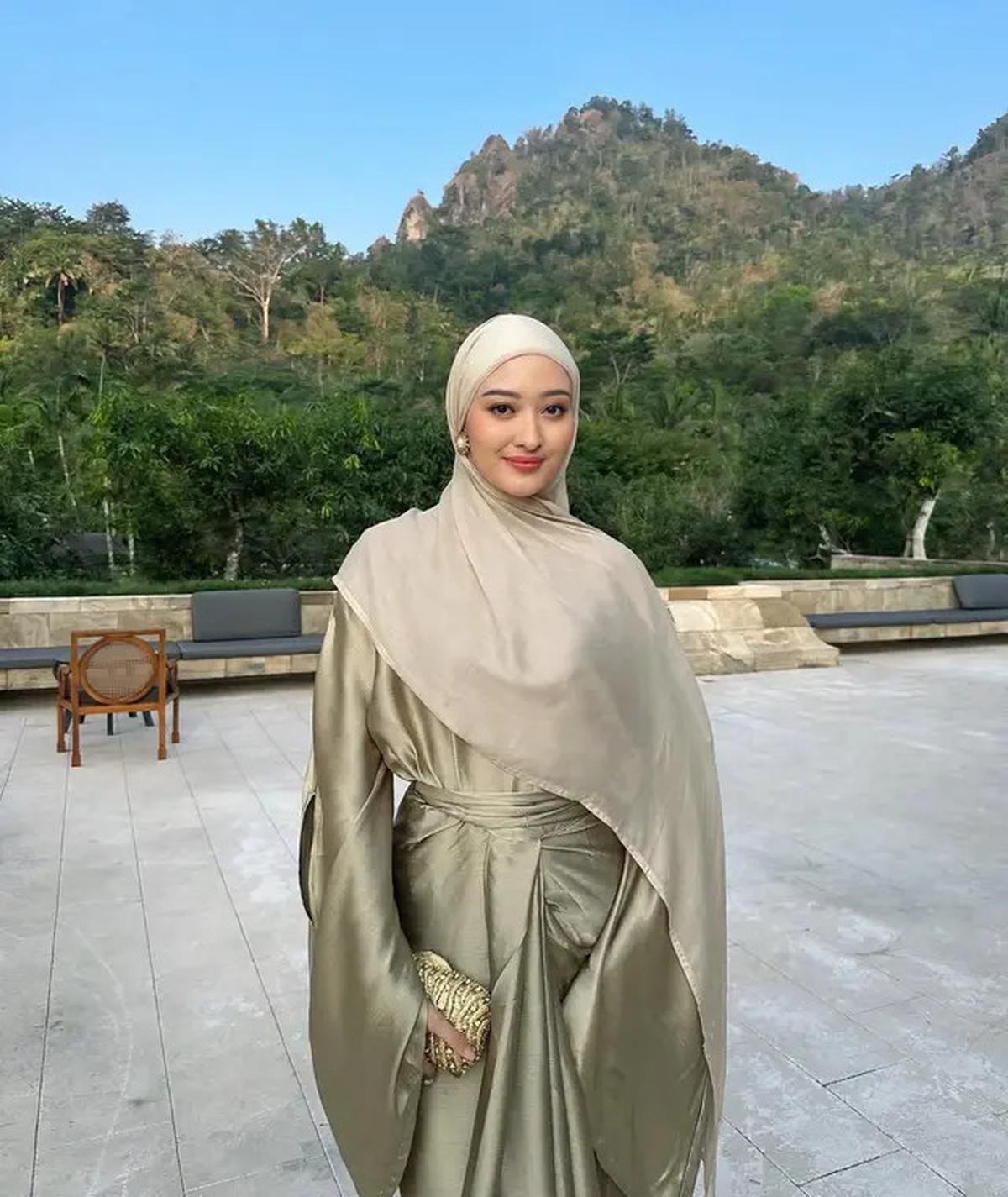 6 Pesona Elegan Anak Tommy Soeharto Puteri Modiyanti dalam Balutan Berbagai Gaya Hijab, Pashmina hingga Syar'i