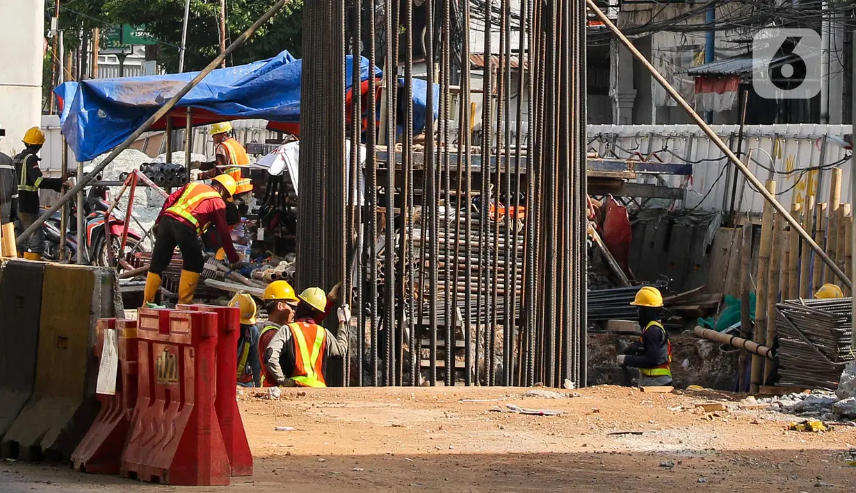 Diharapkan, setelah beroperasi LRT Jakarta mampu mengurangi kemacetan di beberapa ruas jalan dari Rawamangun hingga Manggarai. (Liputan6.com/Herman Zakharia)