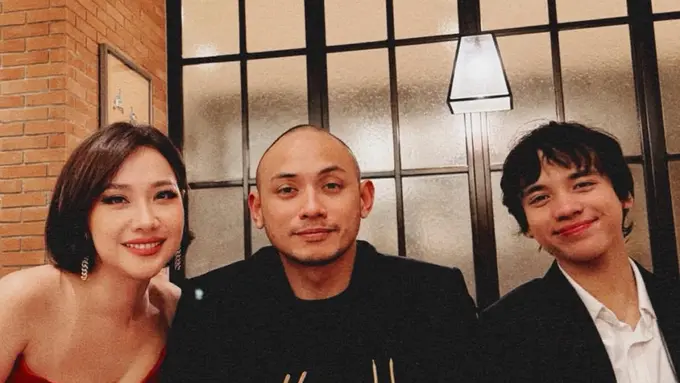 Gaya elegan Bunga Citra Lestari saat Pesta Malam Tahun Baru Sekaligus Merayakan Ulang Tahun Suami. [@itsmebcl]