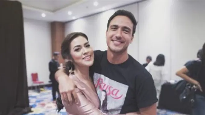 [Bintang] Raisa dan Hamish Daud