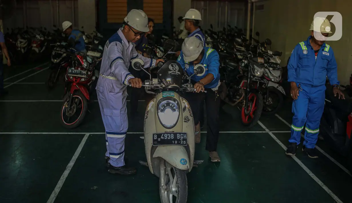 KM Dobonsolo akan kembali melayani angkutan arus balik gelombang kedua yang rencanannya diberangkatkan pada Senin (15/4/2034). (Liputan6.com/Angga Yuniar)