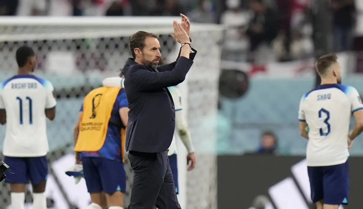 Hingga laga usai, skor 6-2 untuk kemenangan tim besutan Gareth Southgate tetap bertahan. (AP/Alessandra Tarantino)